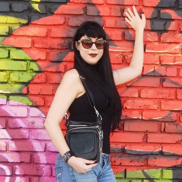 GENUIINE LEATHER -HANDS FREE BAG - ANTI THEFT - CAN WEAR 8 WAYS - Picture 2 of 13